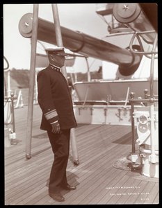 USSメインの甲板にいるロブリーダングリソンエヴァンス少将、1906年（銀ゼラチンプリント）